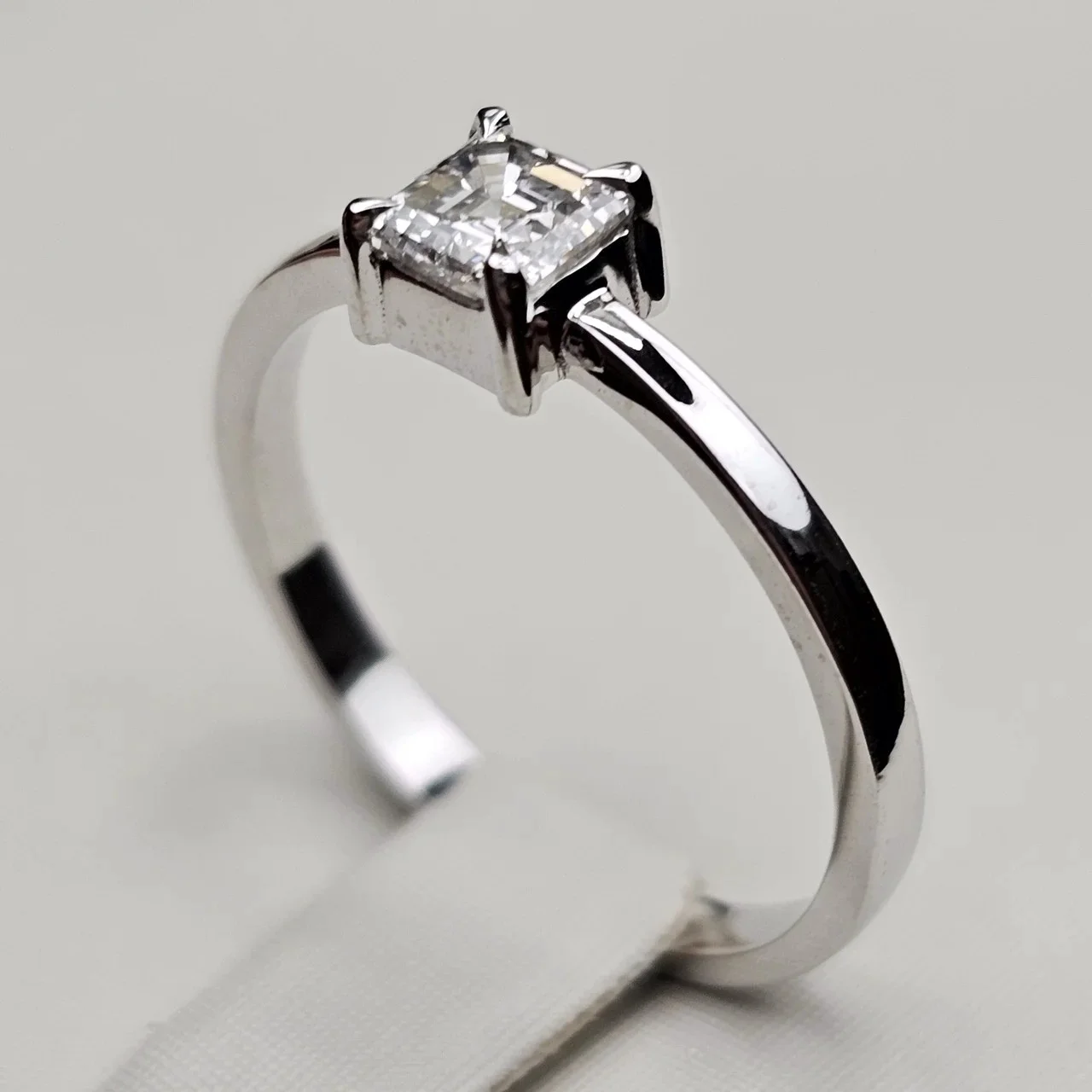 Кольцо Deimantas 113823684 17,5р 0,49ct. купить,NaN