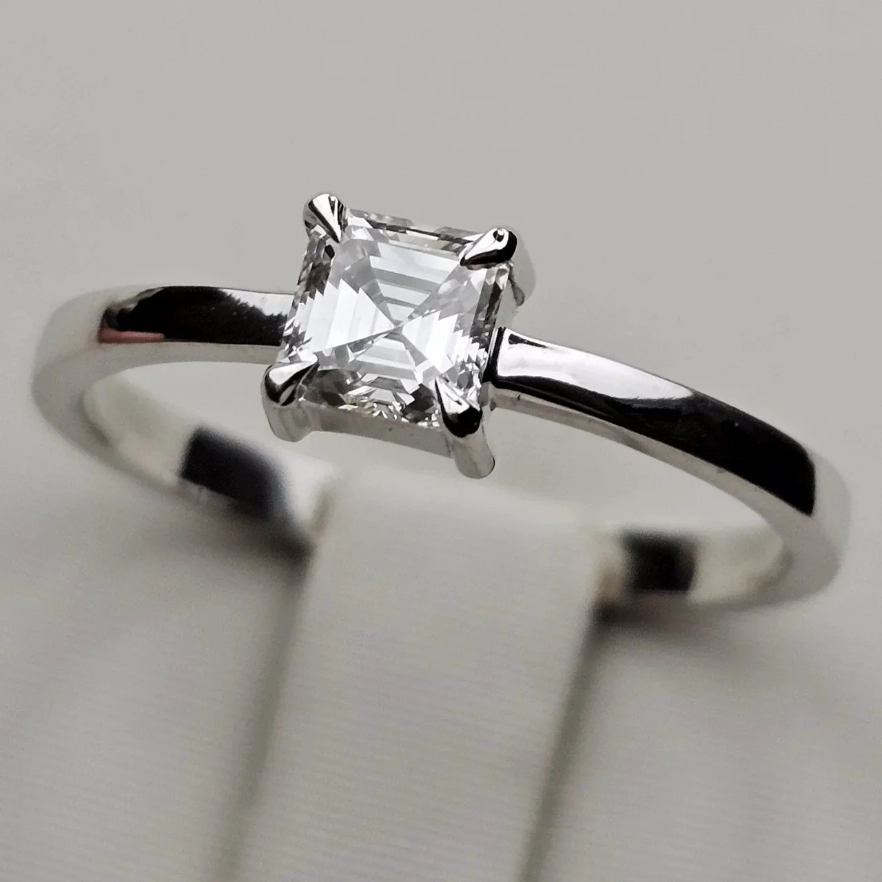 Кольцо Deimantas 113823684 17,5р 0,49ct. купить,NaN