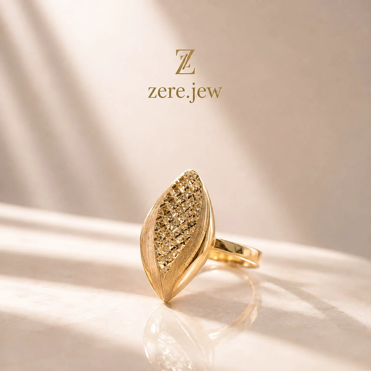 Золотое кольцо Zere золото 585 2.09г 20р купить,172500