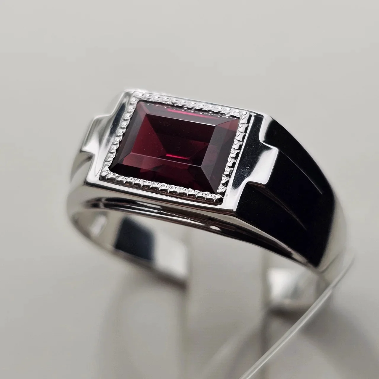 Мужская печатка Deimantas 112919568 21,5р 4,14гр. купить,NaN
