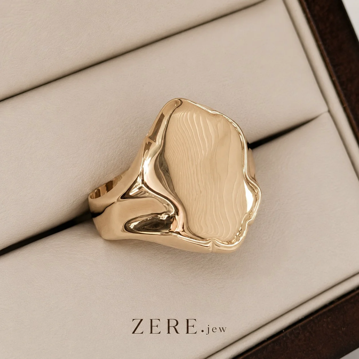 Кольцо  ZERE золотое 585 1.65 гр 19р купить,140250