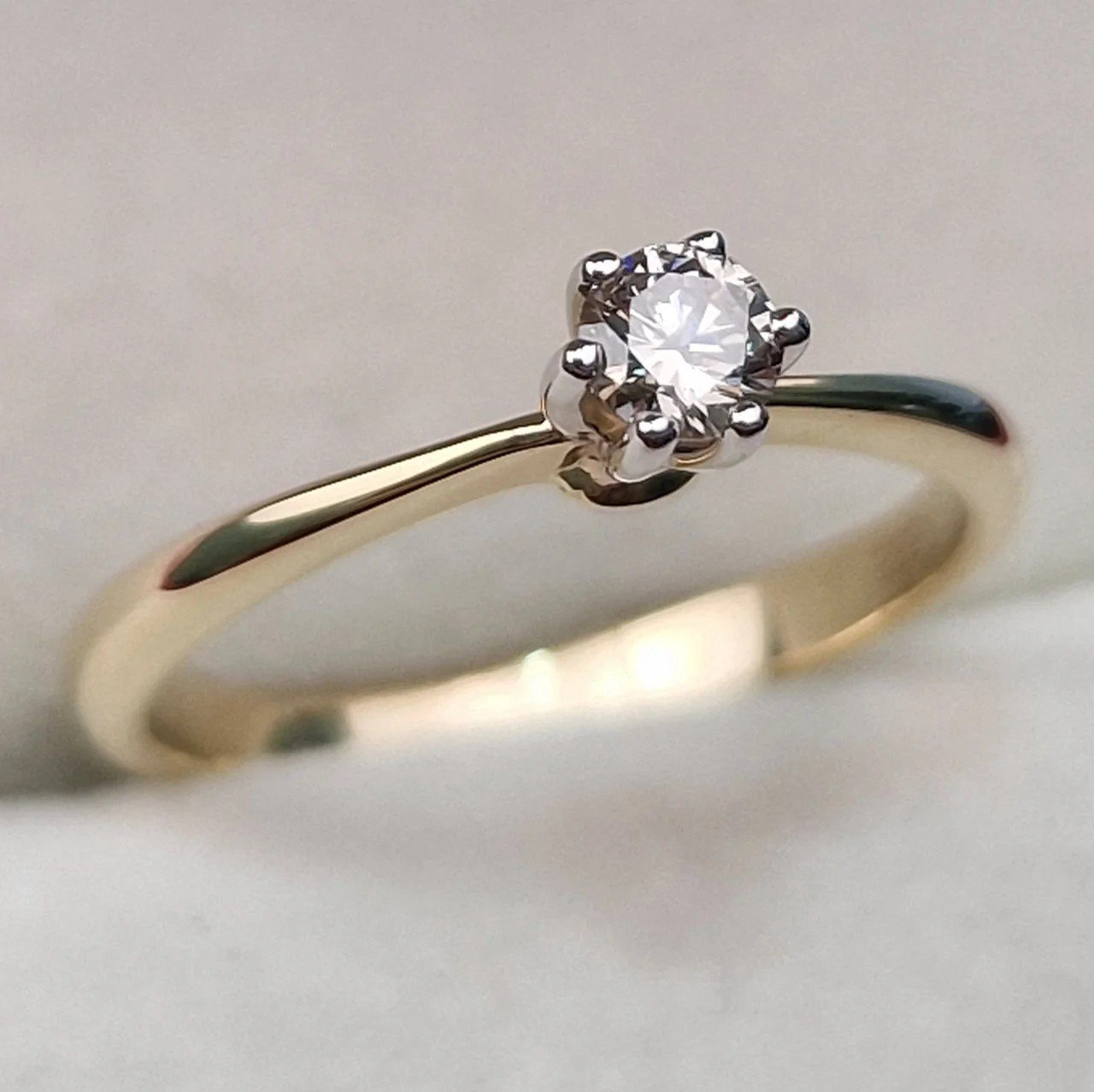 Кольцо Deimantas 106481101 1,96гр 0,17ct. купить,NaN
