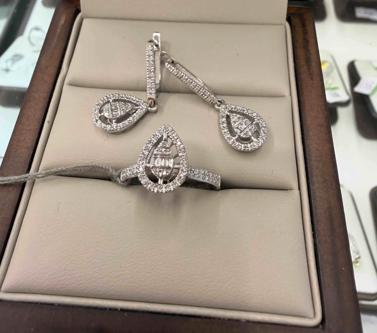 Комплект Luxrai бриллиант, белое золото 585 купить,NaN
