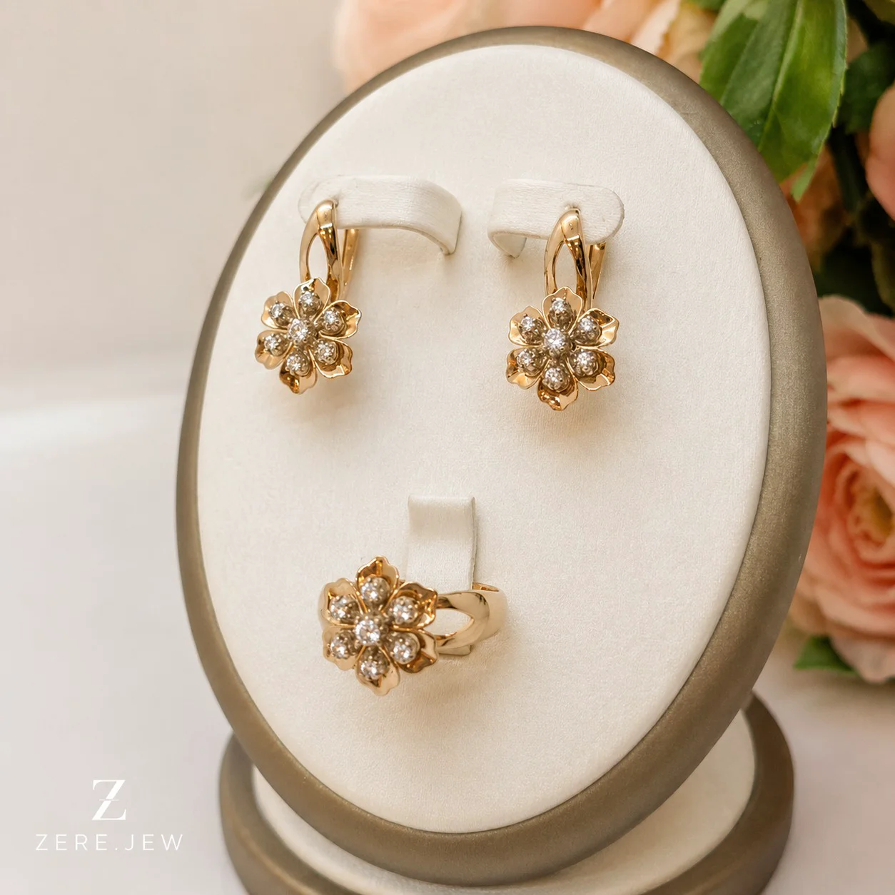 Комплект ZERE серьги и кольцо золото, фианит 6,97 грм  Кольцо 18,5р купить,575025