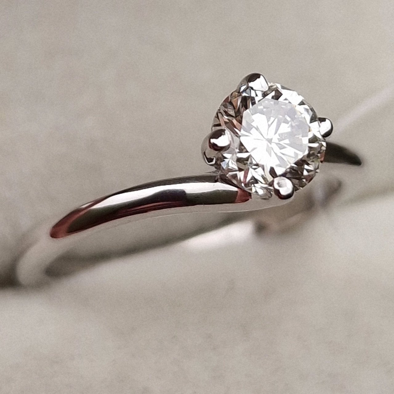 Кольцо Deimantas 95789473 16,51р 2,28гр 0,72ct. купить,NaN
