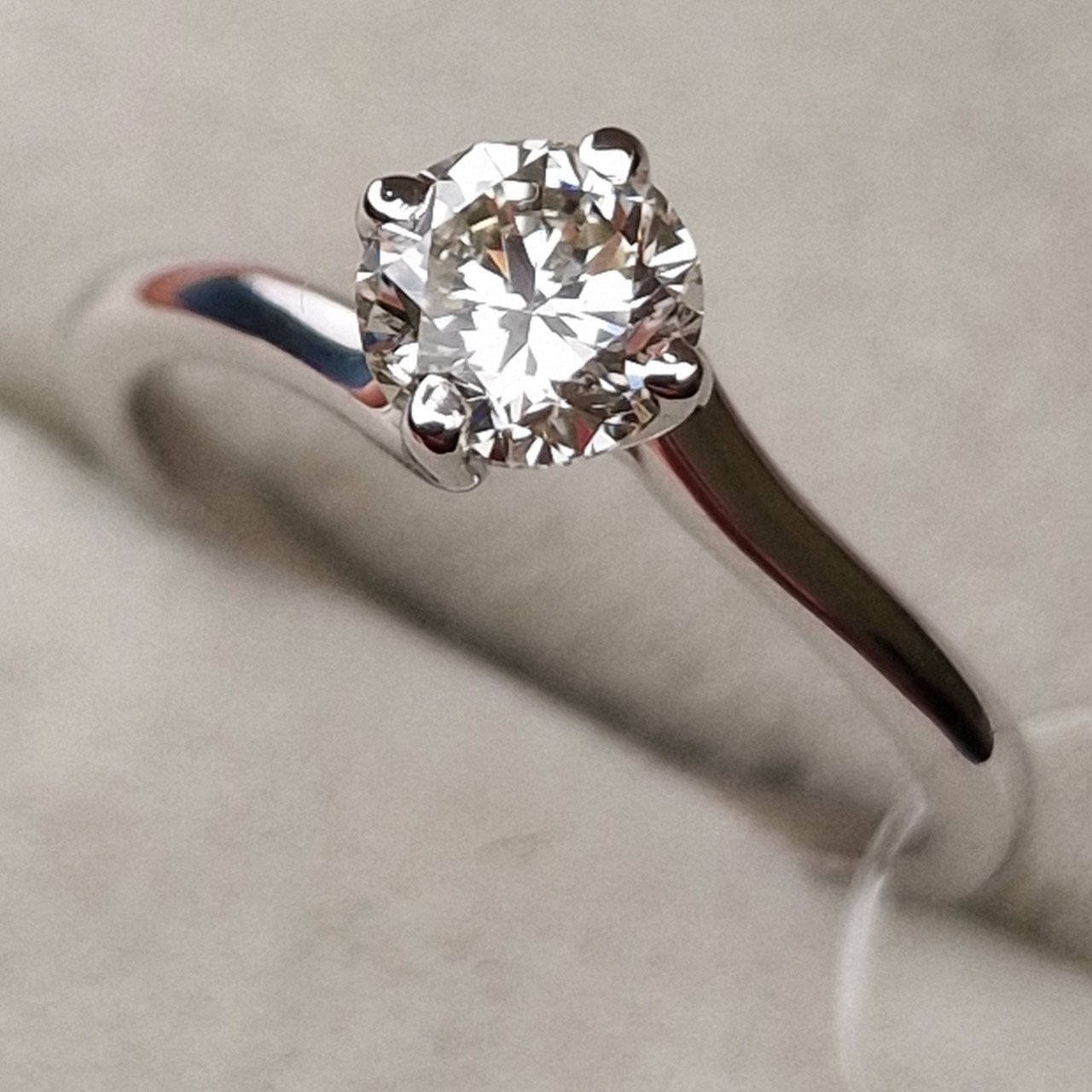 Кольцо Deimantas 95789473 16,51р 2,28гр 0,72ct. купить,NaN