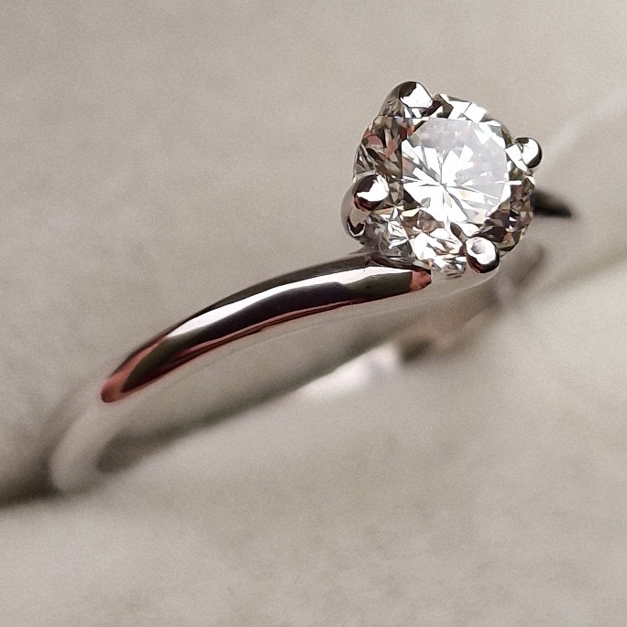 Кольцо Deimantas 95789473 16,51р 2,28гр 0,72ct. купить,NaN