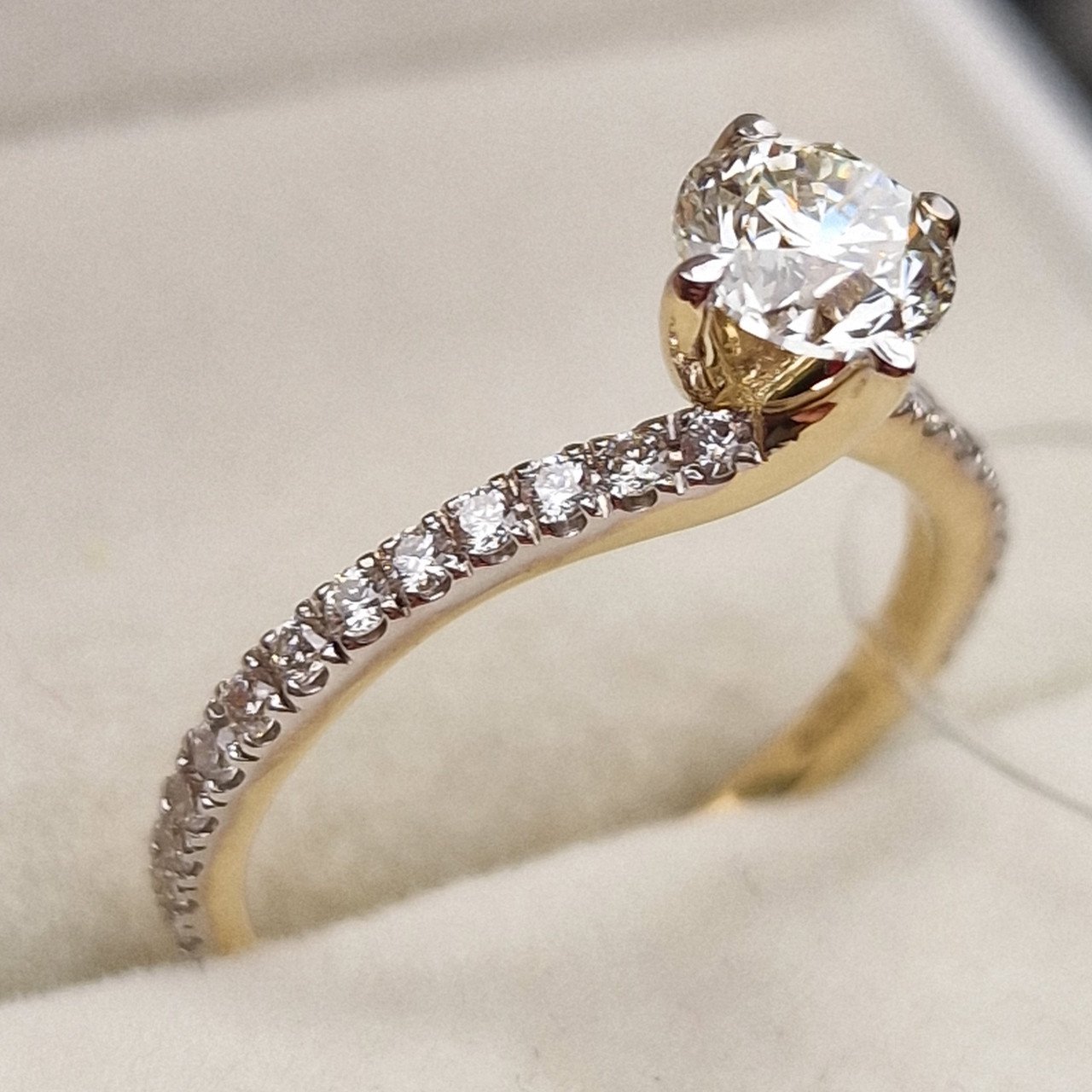 Кольцо Deimantas 95888734 16,5р 1,93гр 1,04ct. купить,NaN