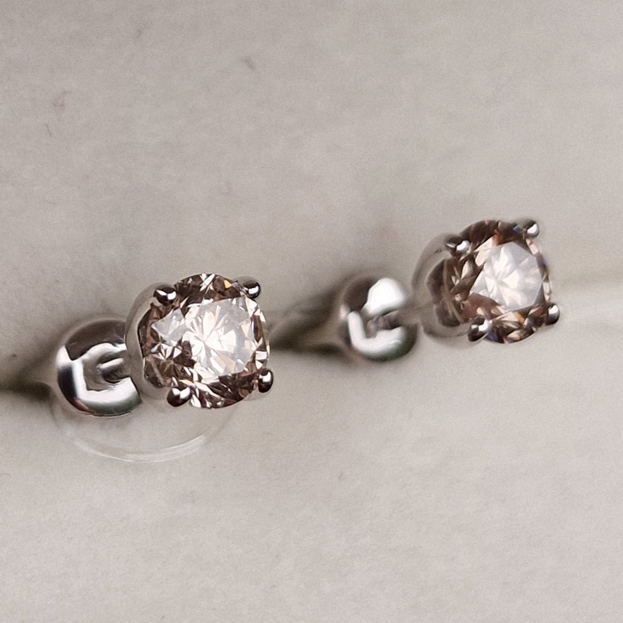Серьги Deimantas 98702319 1,49гр 1,02ct. купить,NaN