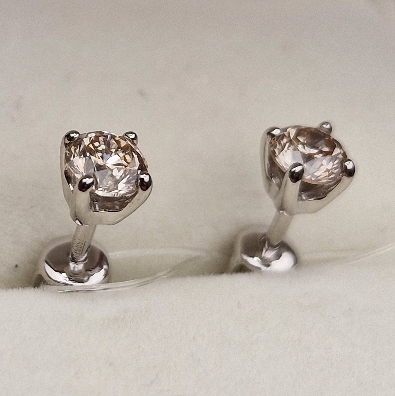 Серьги Deimantas 98702319 1,49гр 1,02ct. купить,NaN