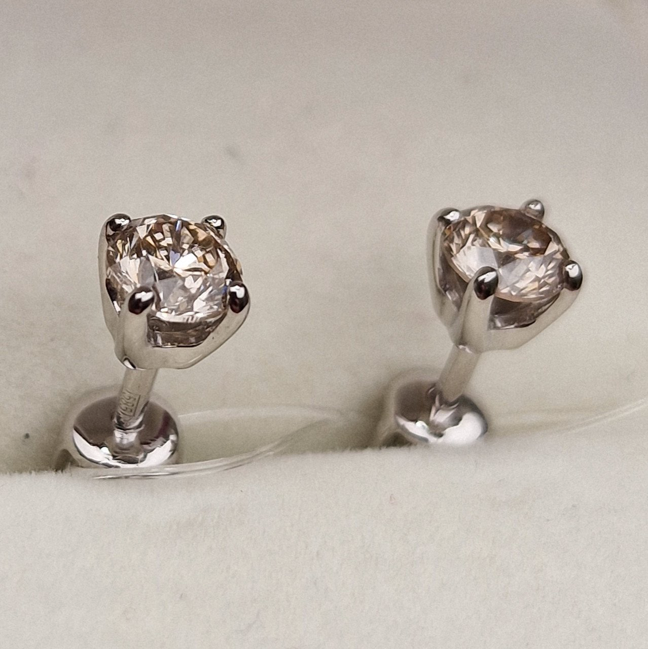 Серьги Deimantas 98702319 1,49гр 1,02ct. купить,NaN