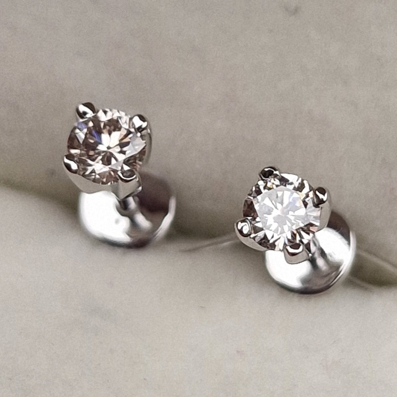 Серьги Deimantas 98702830 1,28гр 0,36ct. купить,NaN