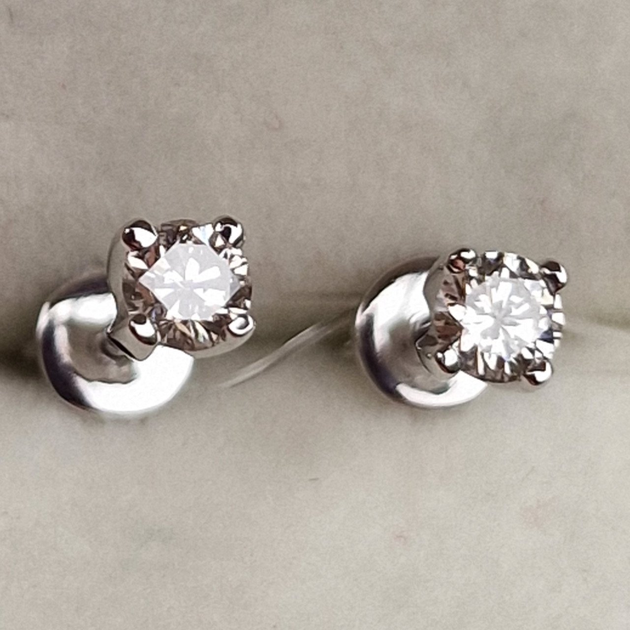 Серьги Deimantas 98702835 1,25гр 0,323ct. купить,NaN