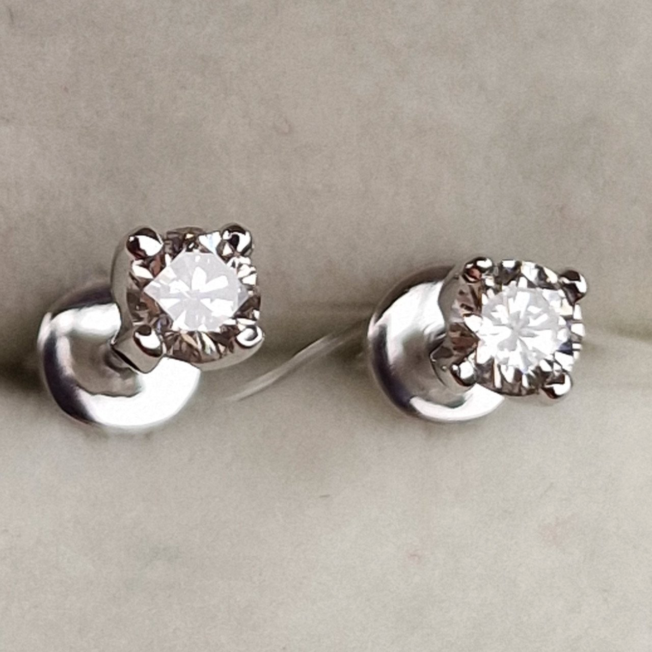Серьги Deimantas 98702835 1,25гр 0,323ct. купить,NaN