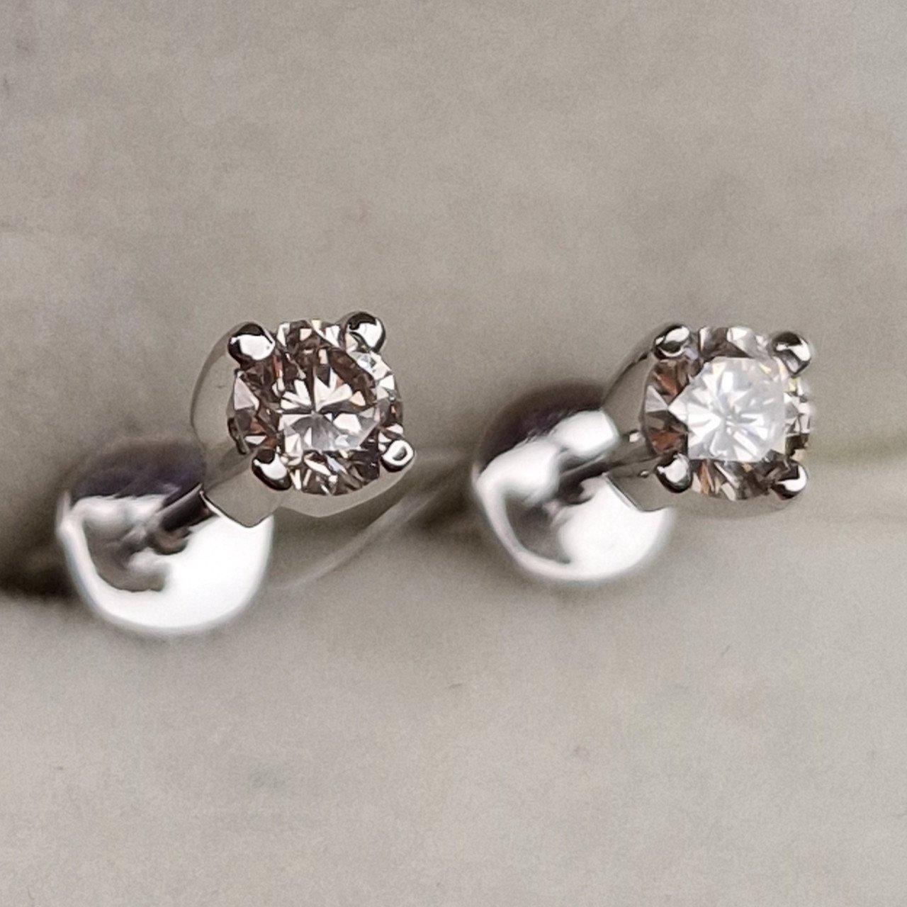 Серьги Deimantas 98702835 1,25гр 0,323ct. купить,NaN