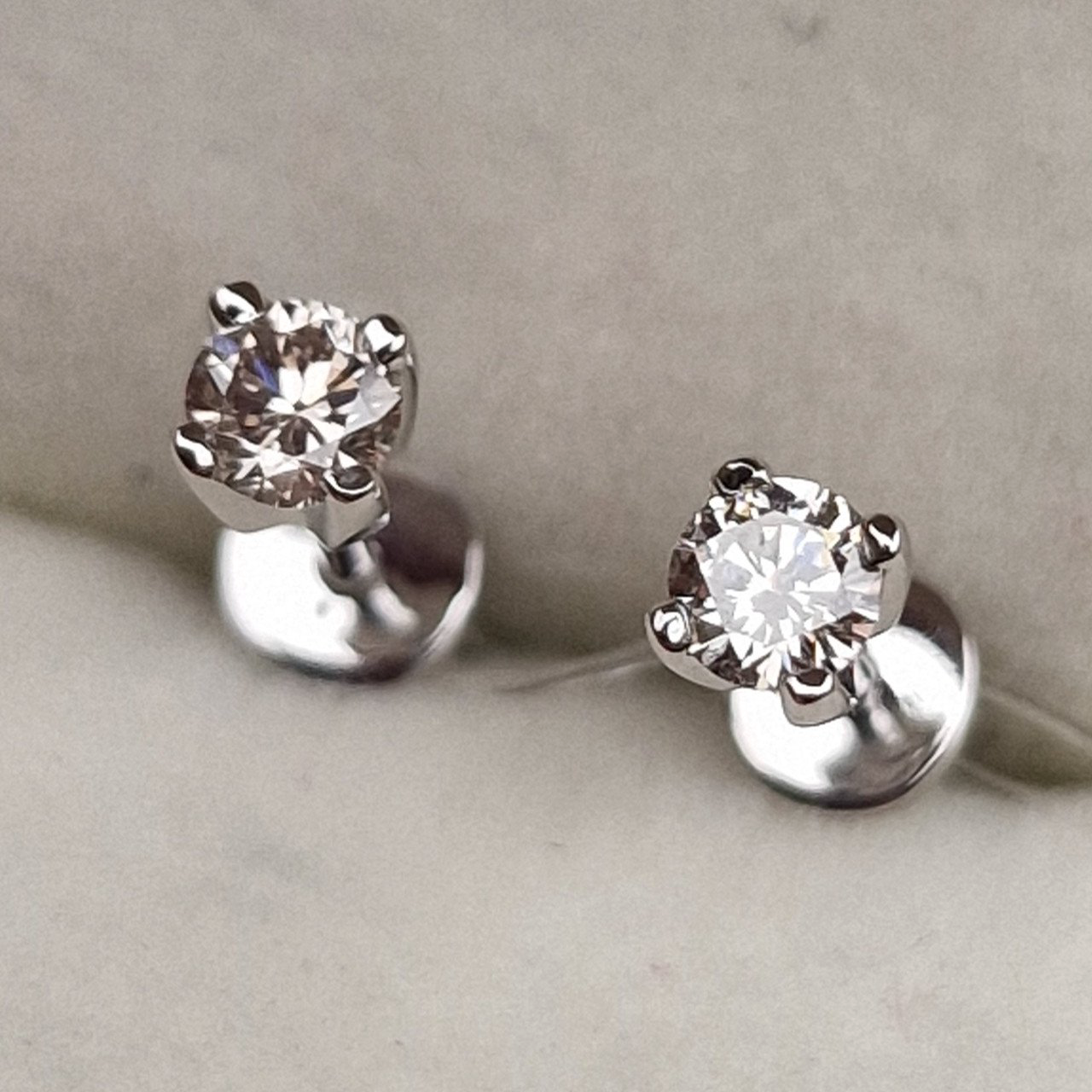 Серьги Deimantas 98702835 1,25гр 0,323ct. купить,NaN