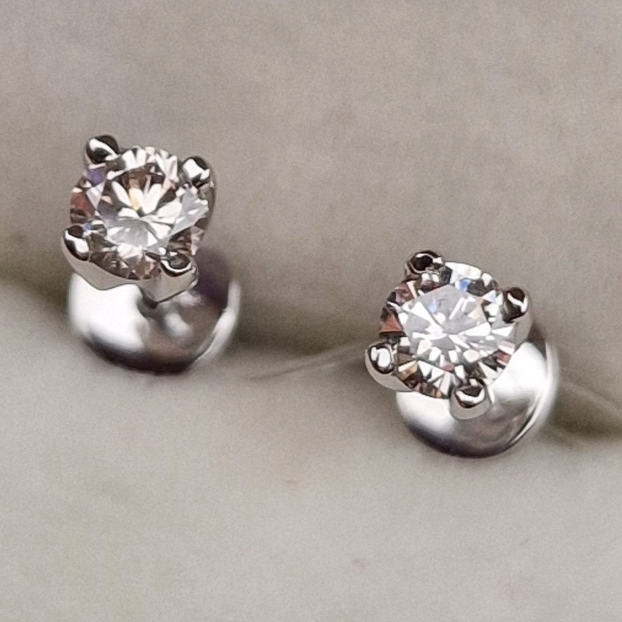 Серьги Deimantas 98702835 1,25гр 0,323ct. купить,NaN