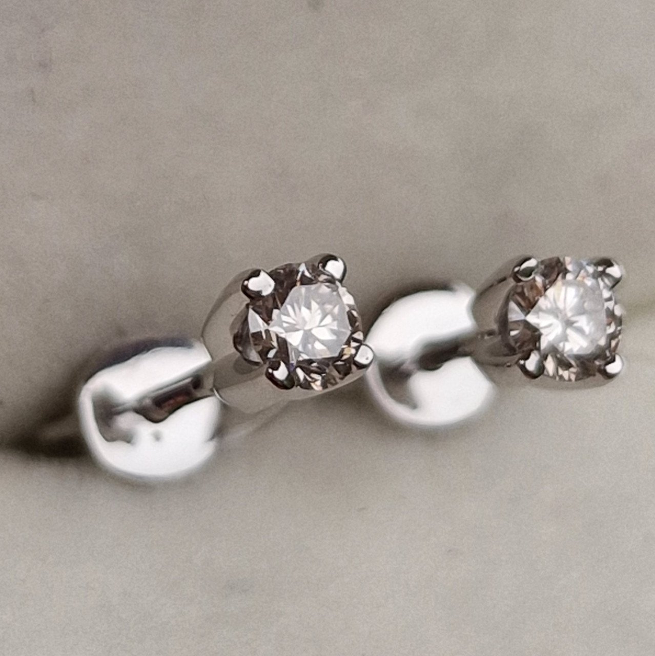 Серьги Deimantas 98702835 1,25гр 0,323ct. купить,NaN