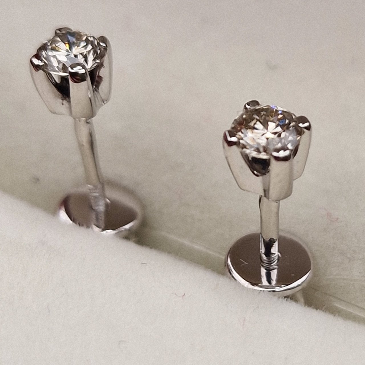 Серьги Deimantas 98702835 1,25гр 0,323ct. купить,NaN