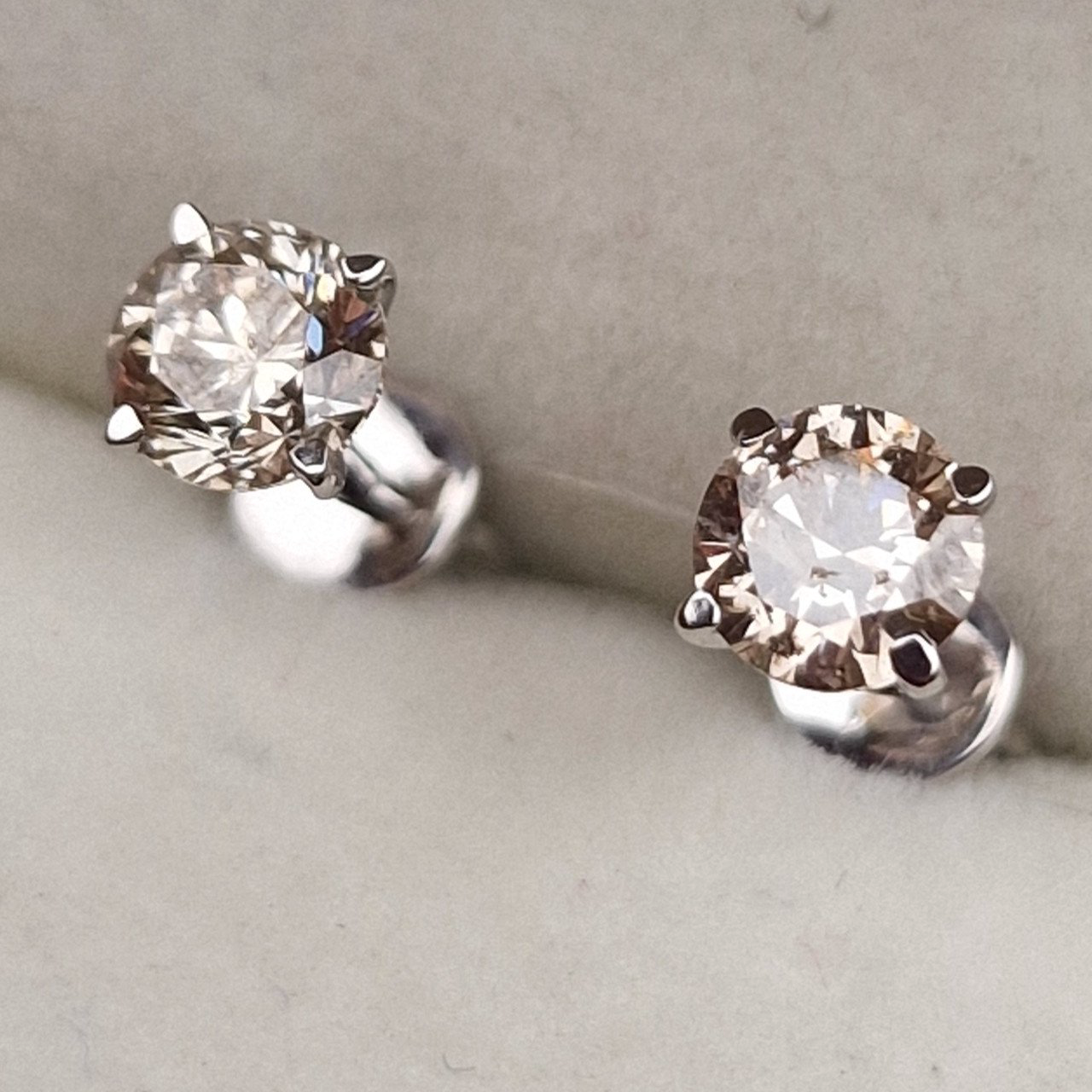 Серьги Deimantas 98703296 1,32гр 1,04ct. купить,NaN