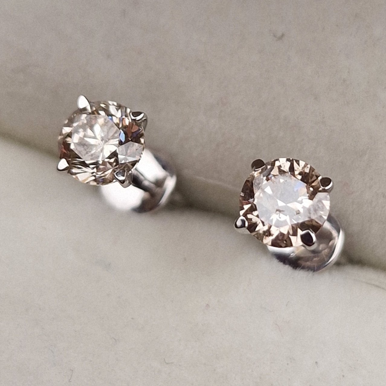 Серьги Deimantas 98703296 1,32гр 1,04ct. купить,NaN