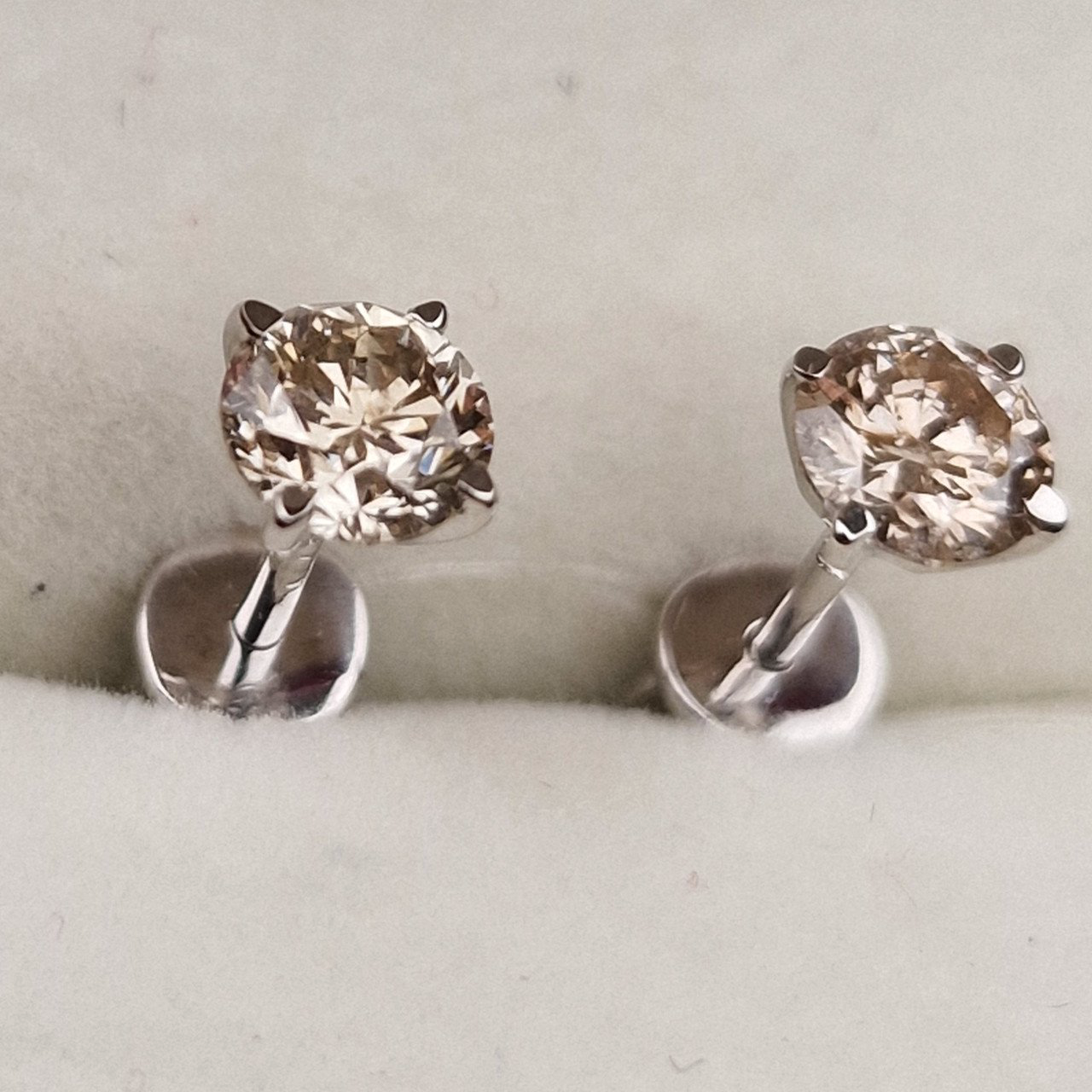Серьги Deimantas 98703296 1,32гр 1,04ct. купить,NaN
