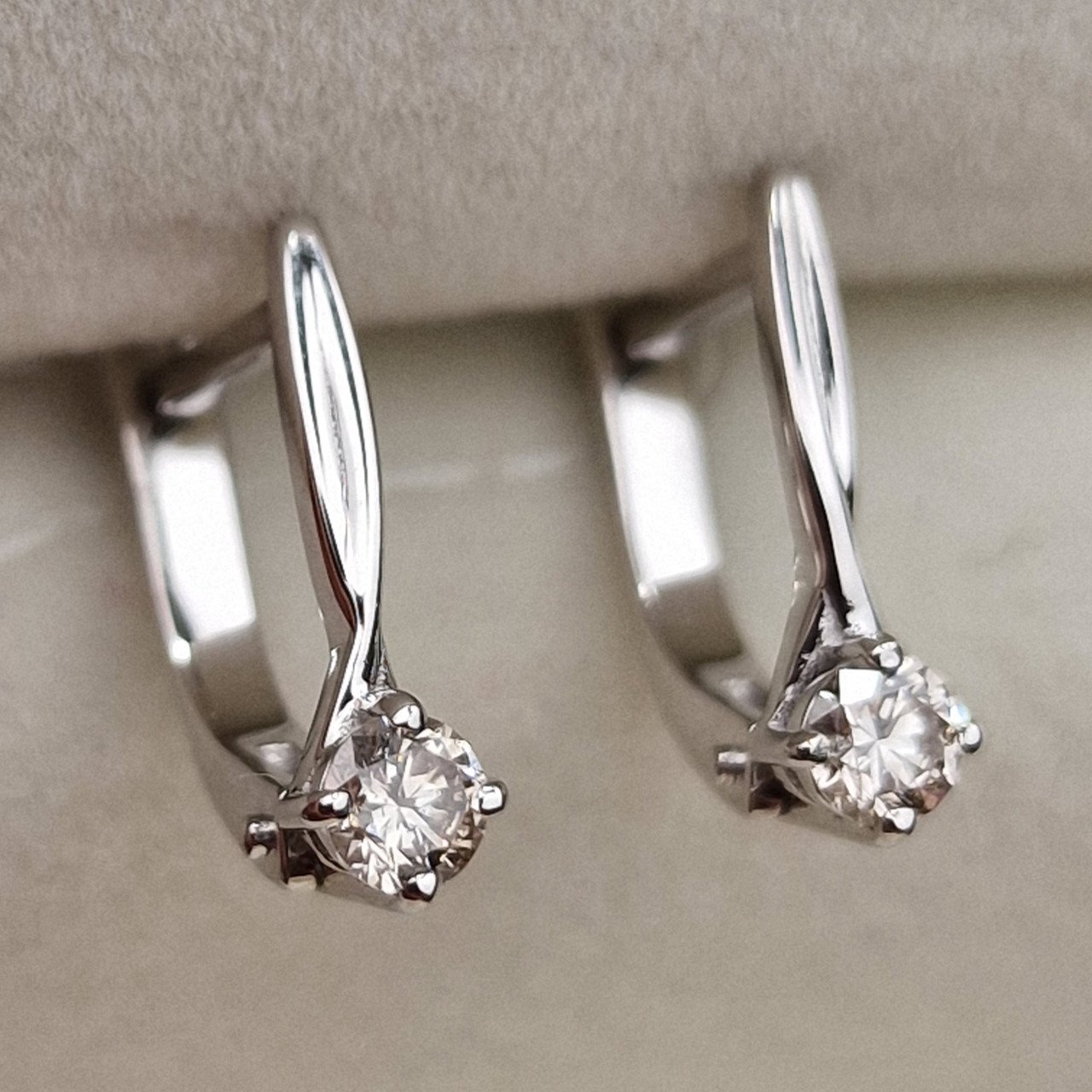 Серьги Deimantas 98703303 2,23гр 0,33ct. купить,NaN
