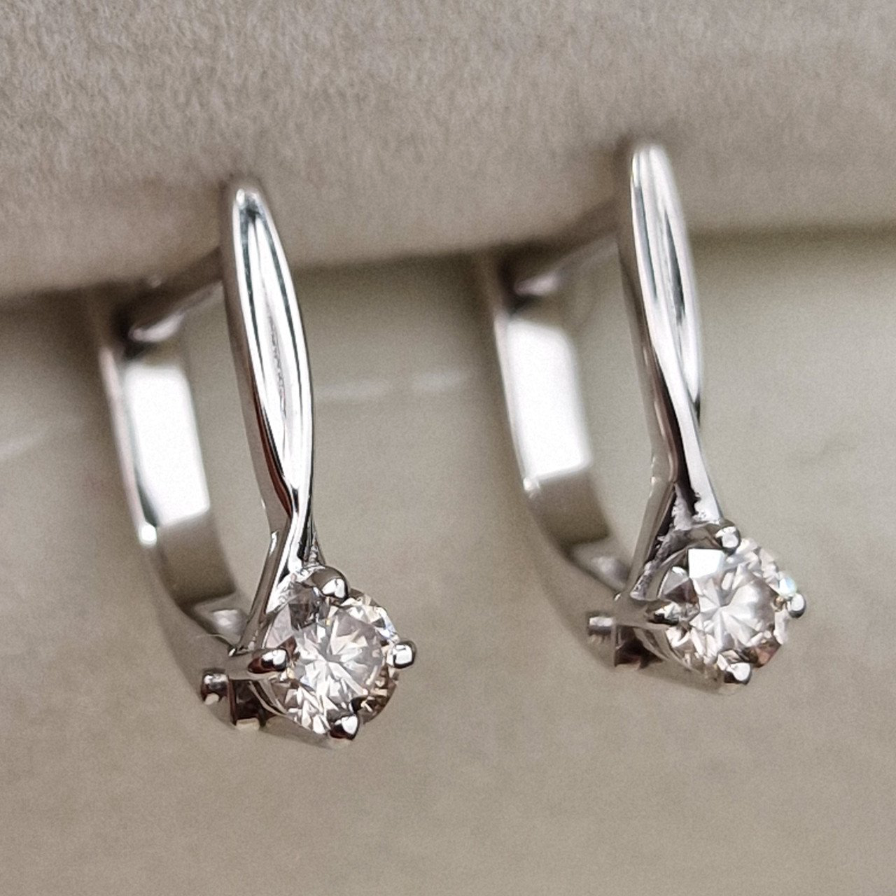 Серьги Deimantas 98703303 2,23гр 0,33ct. купить,NaN