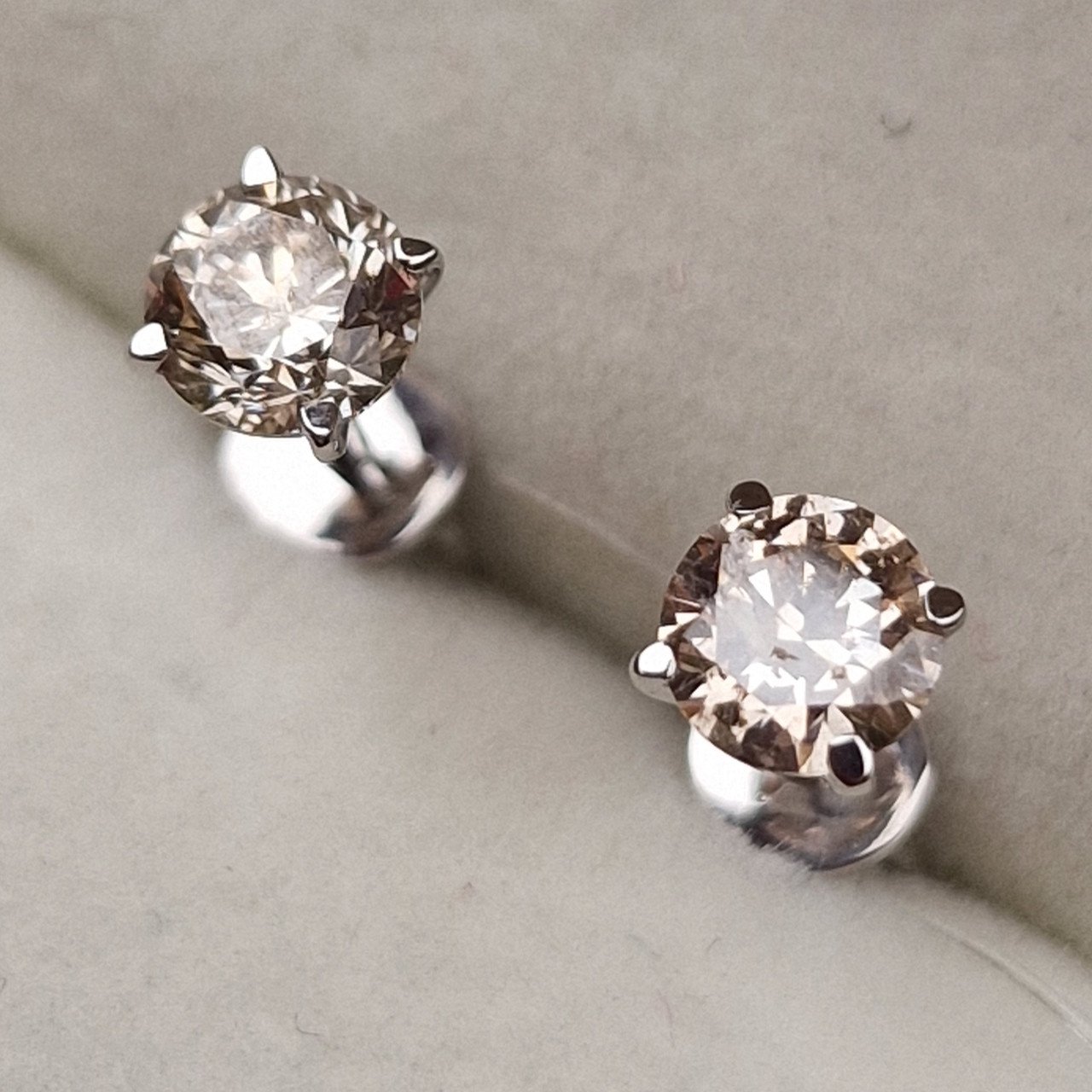 Серьги Deimantas 98703296 1,32гр 1,04ct. купить,NaN