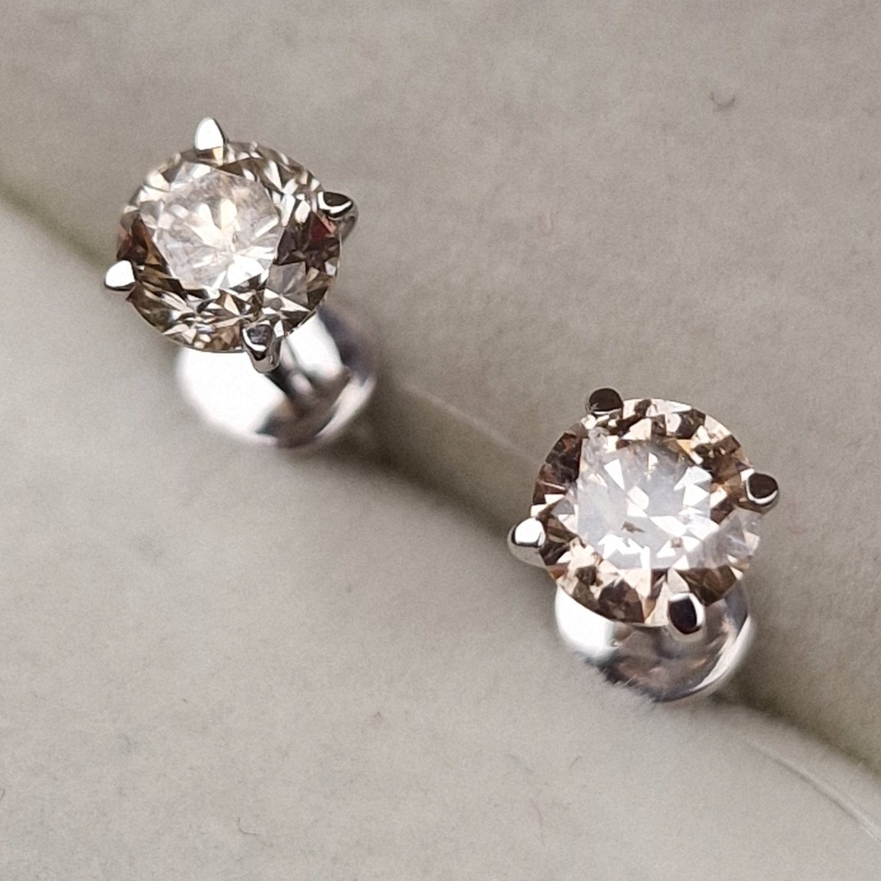Серьги Deimantas 98703296 1,32гр 1,04ct. купить,NaN