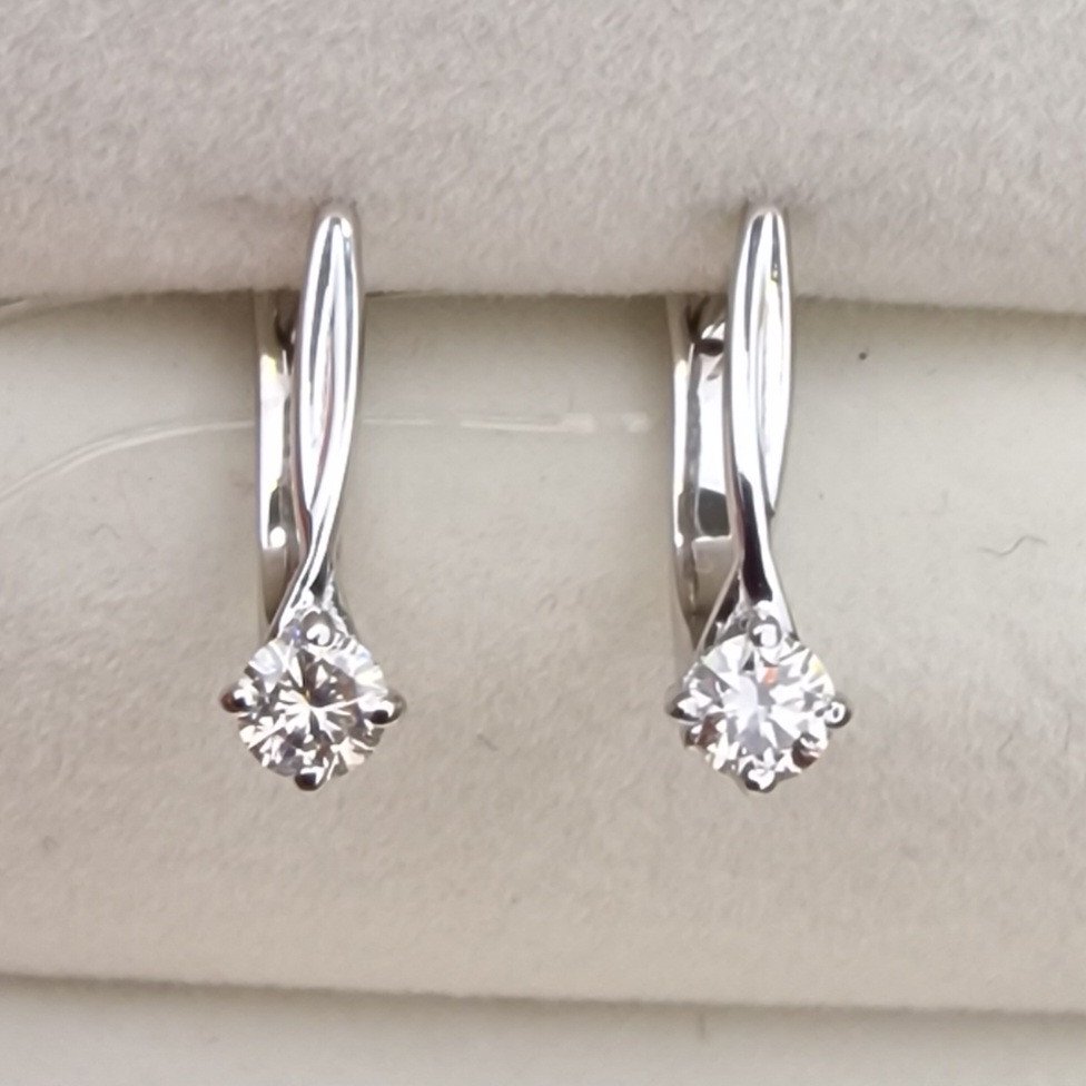 Серьги Deimantas 98703303 2,23гр 0,33ct. купить,NaN