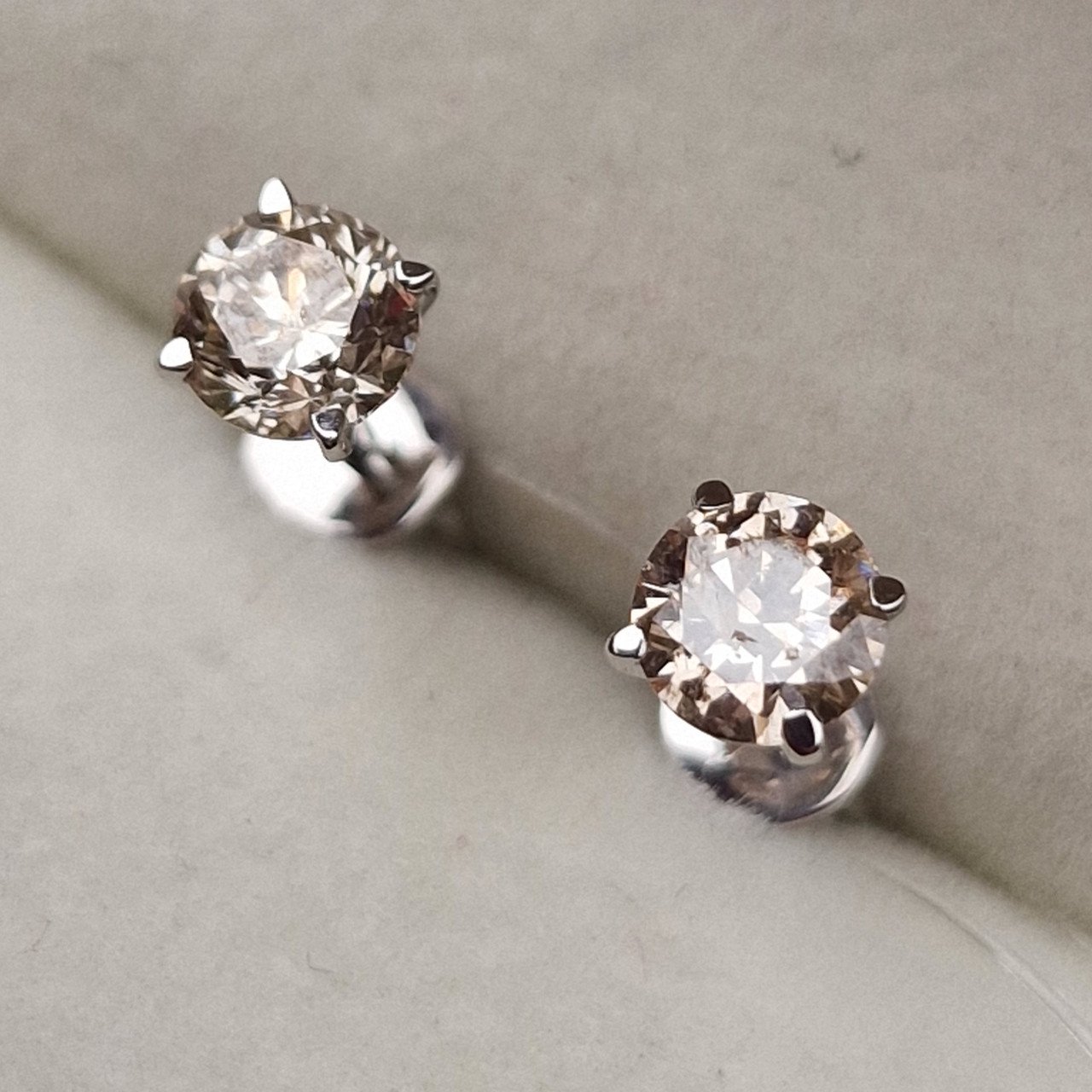 Серьги Deimantas 98703296 1,32гр 1,04ct. купить,NaN