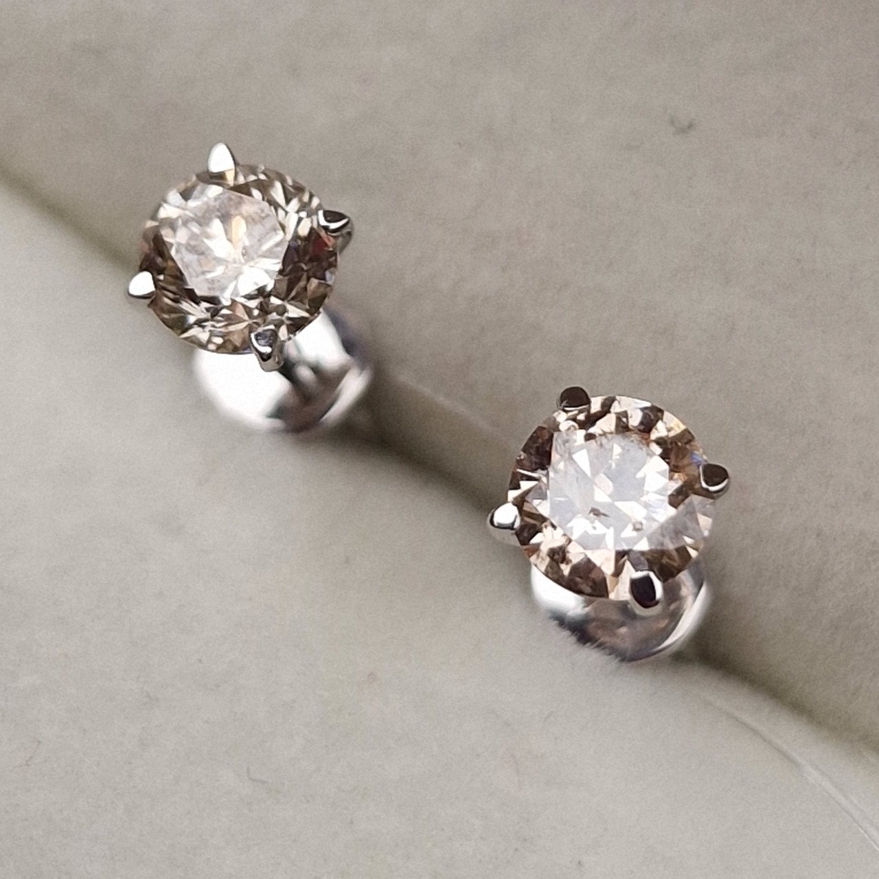 Серьги Deimantas 98703296 1,32гр 1,04ct. купить,NaN
