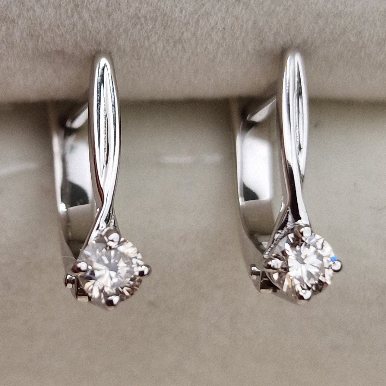 Серьги Deimantas 98703303 2,23гр 0,33ct. купить,NaN