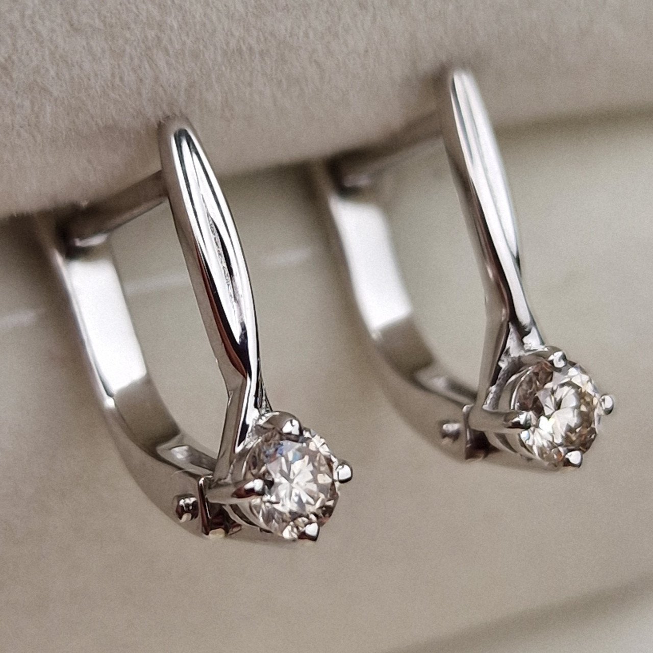 Серьги Deimantas 98703303 2,23гр 0,33ct. купить,NaN