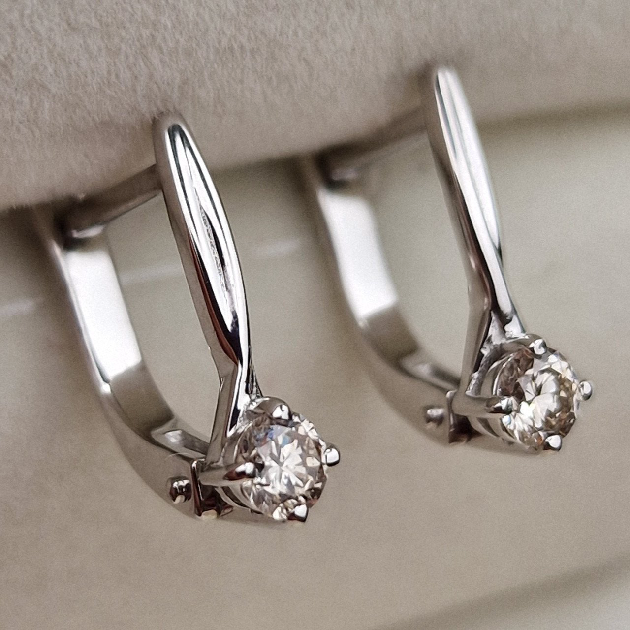 Серьги Deimantas 98703303 2,23гр 0,33ct. купить,NaN