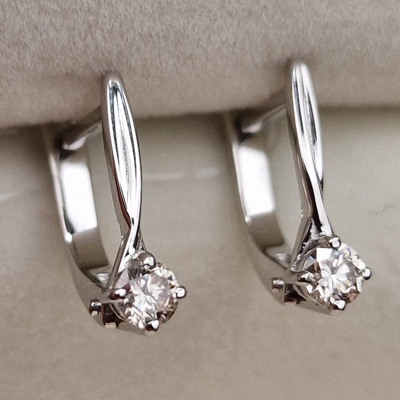 Серьги Deimantas 98703303 2,23гр 0,33ct. купить,NaN