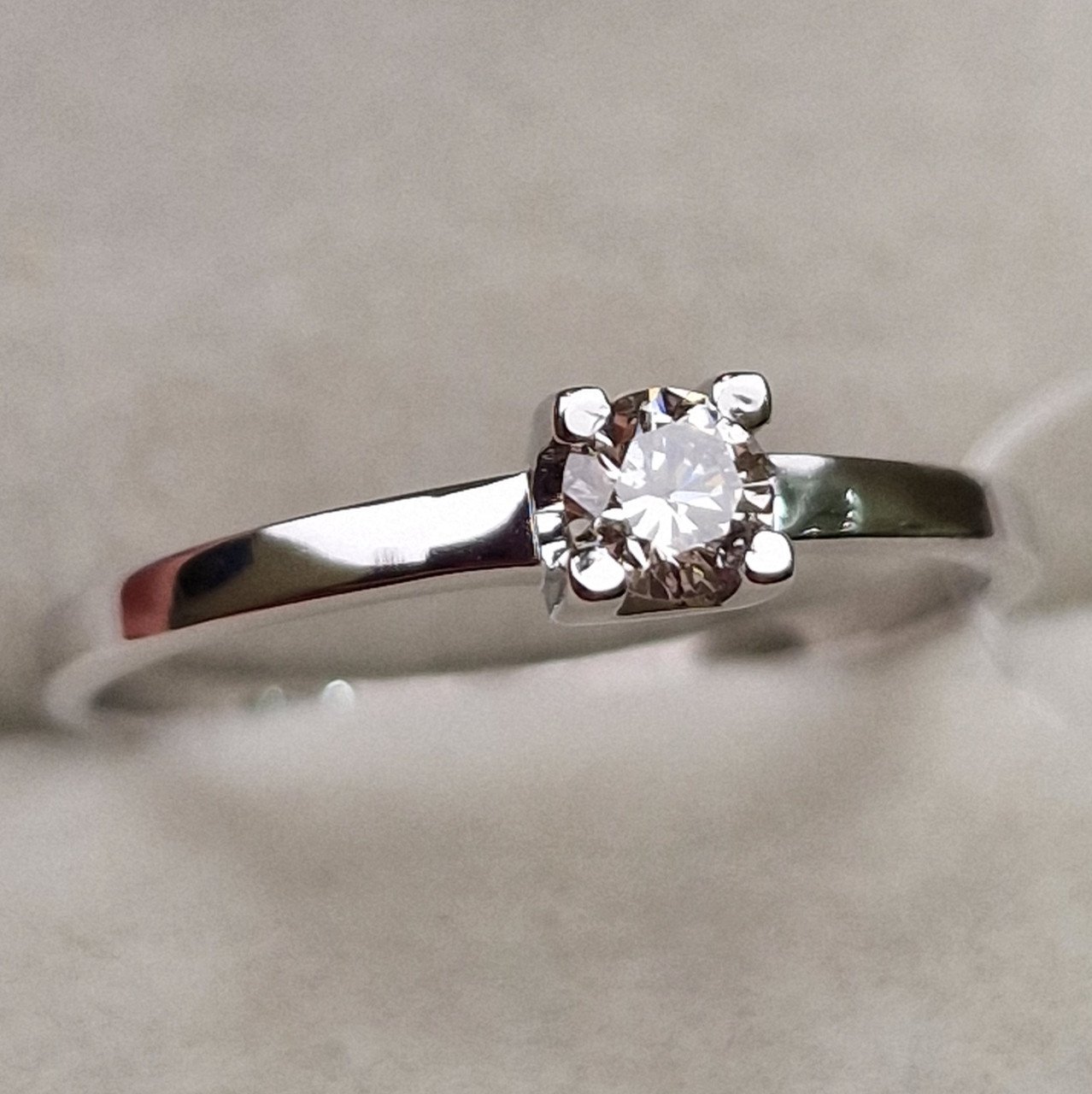 Кольцо Deimantas 98703306 16,5р 1,21гр 0,17ct. купить,NaN