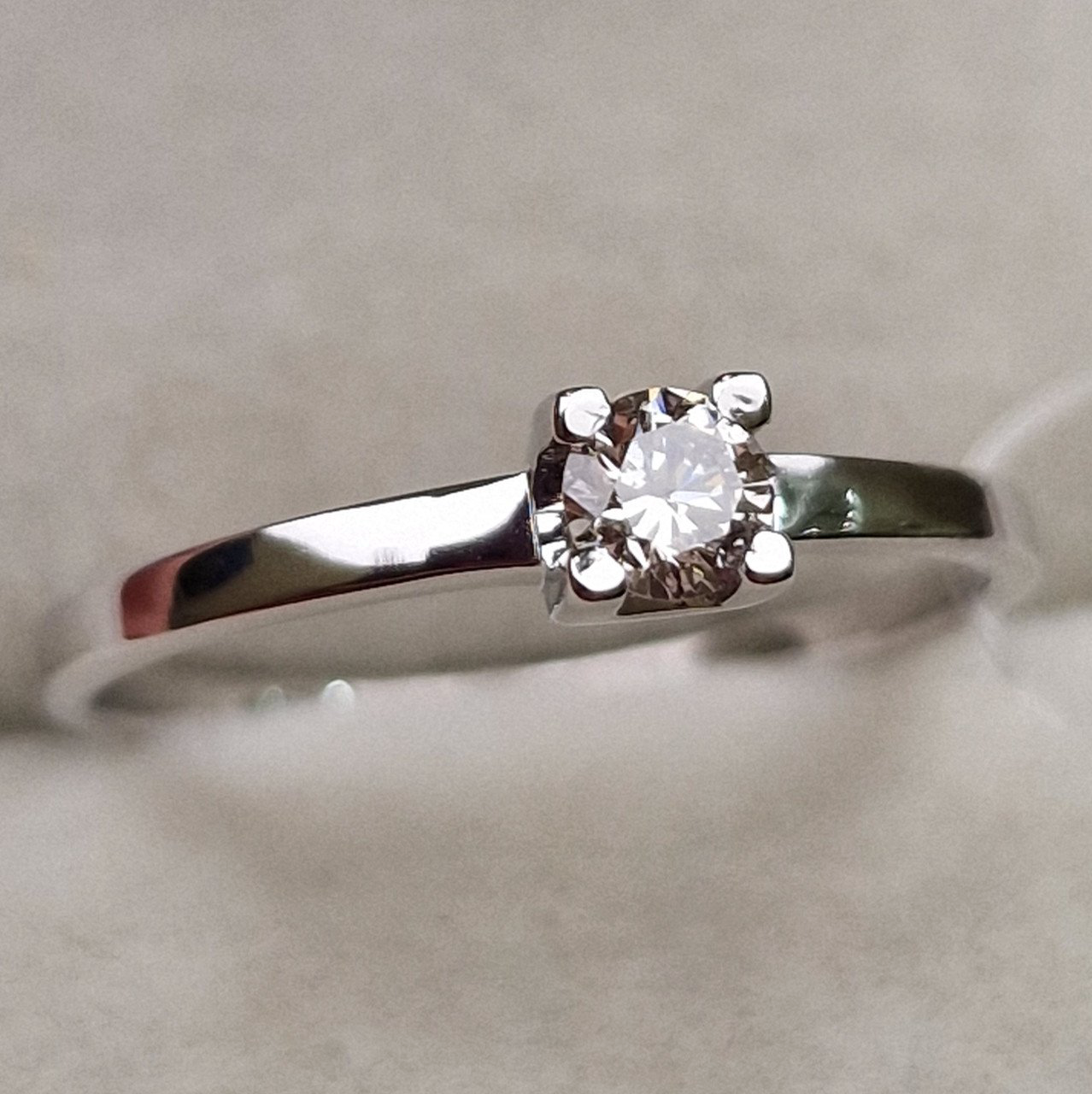 Кольцо Deimantas 98703306 16,5р 1,21гр 0,17ct. купить,NaN