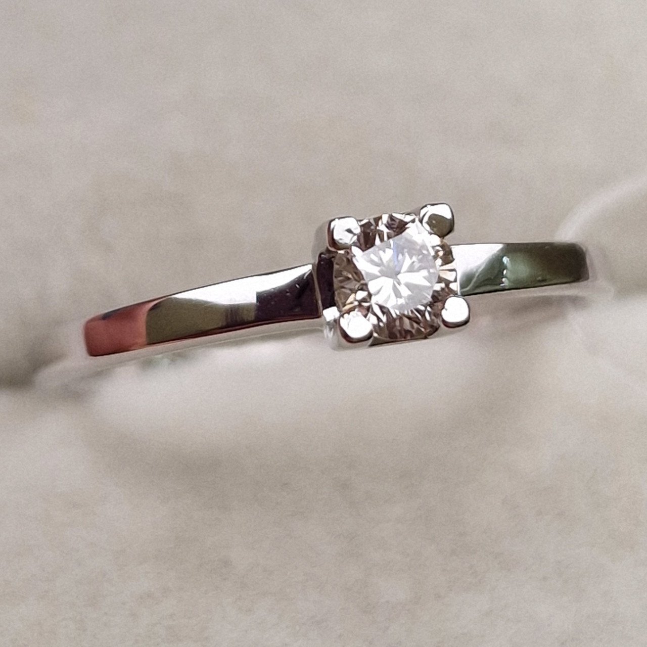 Кольцо Deimantas 98703306 16,5р 1,21гр 0,17ct. купить,NaN