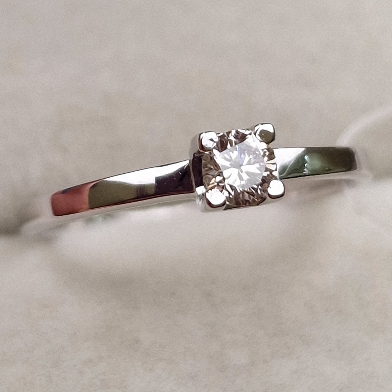 Кольцо Deimantas 98703306 16,5р 1,21гр 0,17ct. купить,NaN