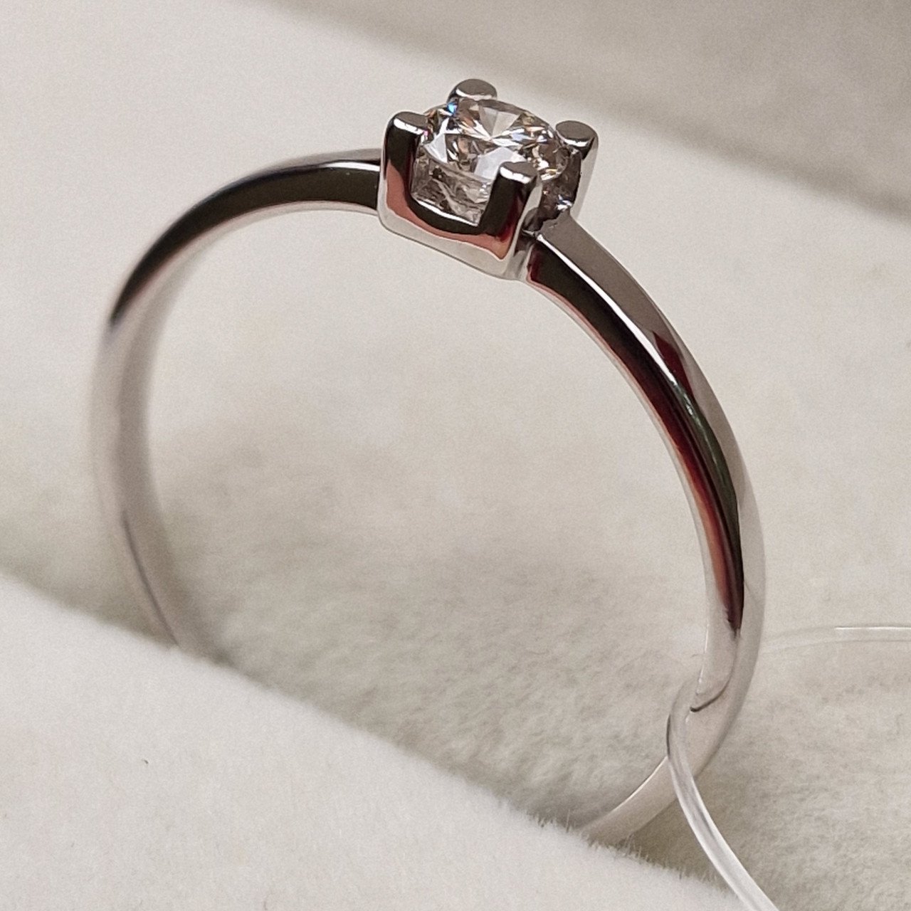 Кольцо Deimantas 98703306 16,5р 1,21гр 0,17ct. купить,NaN