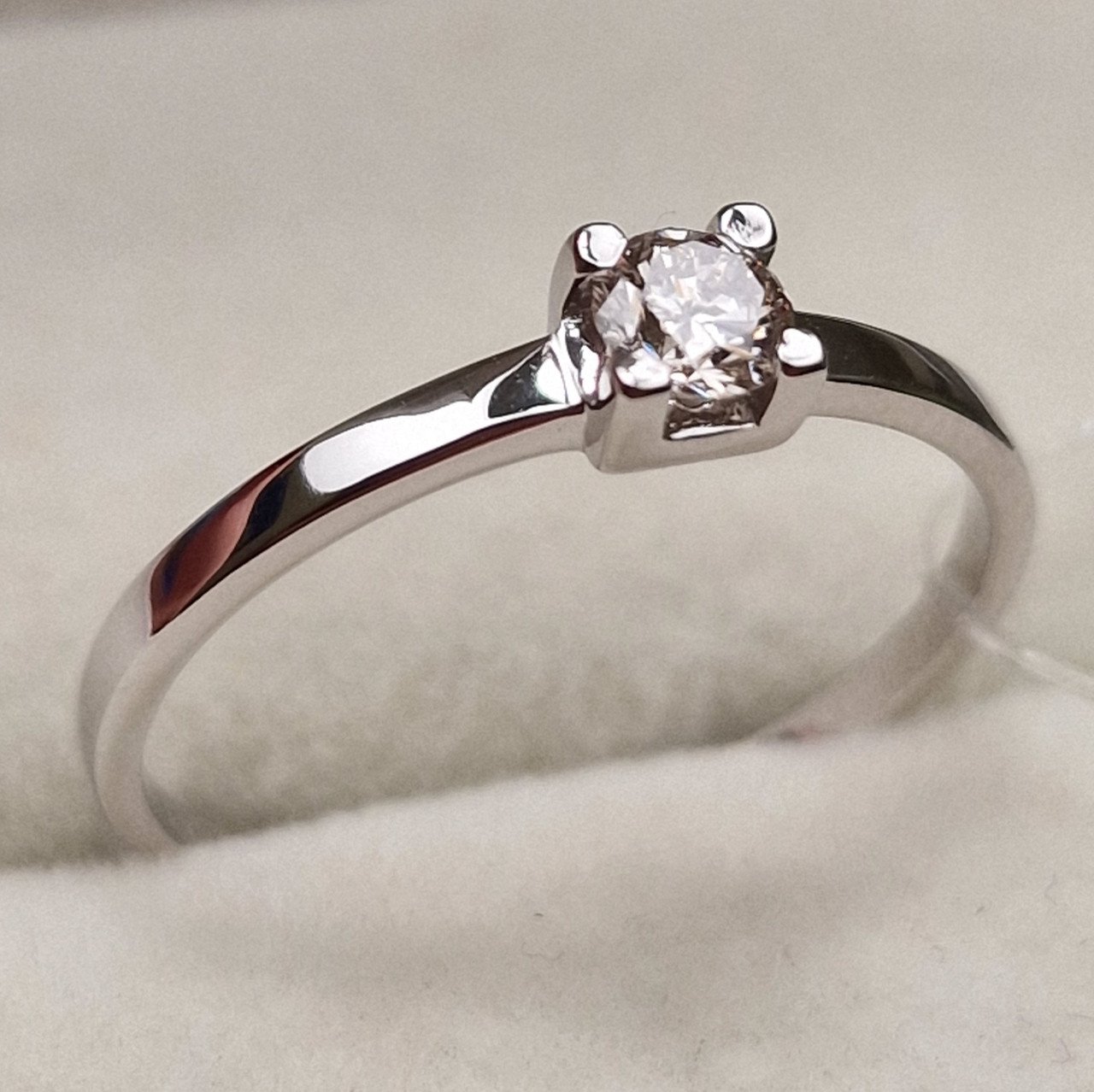 Кольцо Deimantas 98703306 16,5р 1,21гр 0,17ct. купить,NaN