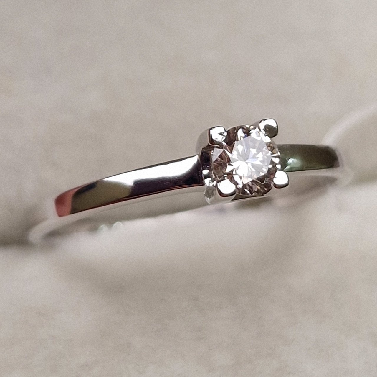 Кольцо Deimantas 98703306 16,5р 1,21гр 0,17ct. купить,NaN