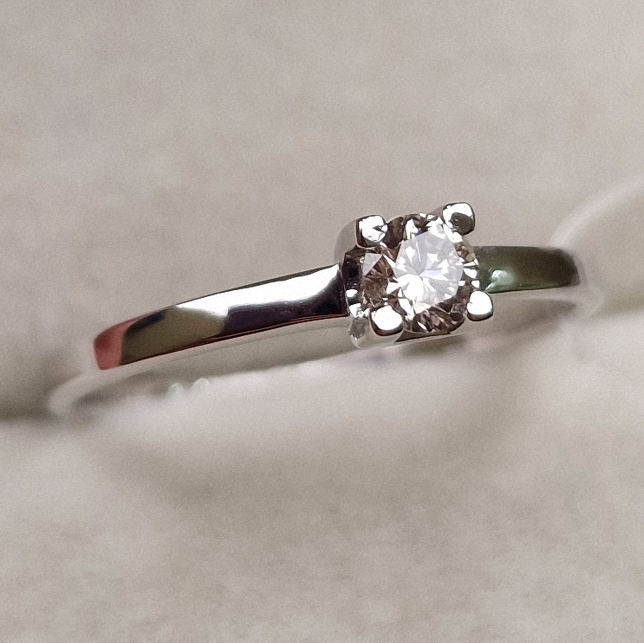 Кольцо Deimantas 98703306 16,5р 1,21гр 0,17ct. купить,NaN