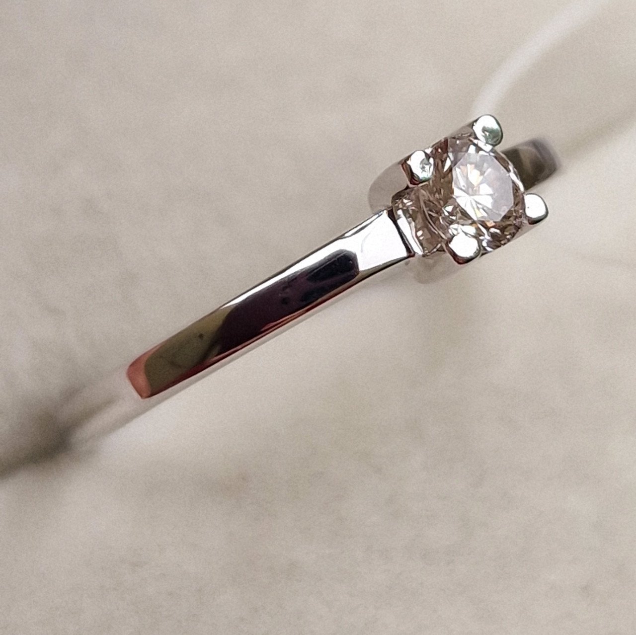 Кольцо Deimantas 98703306 16,5р 1,21гр 0,17ct. купить,NaN