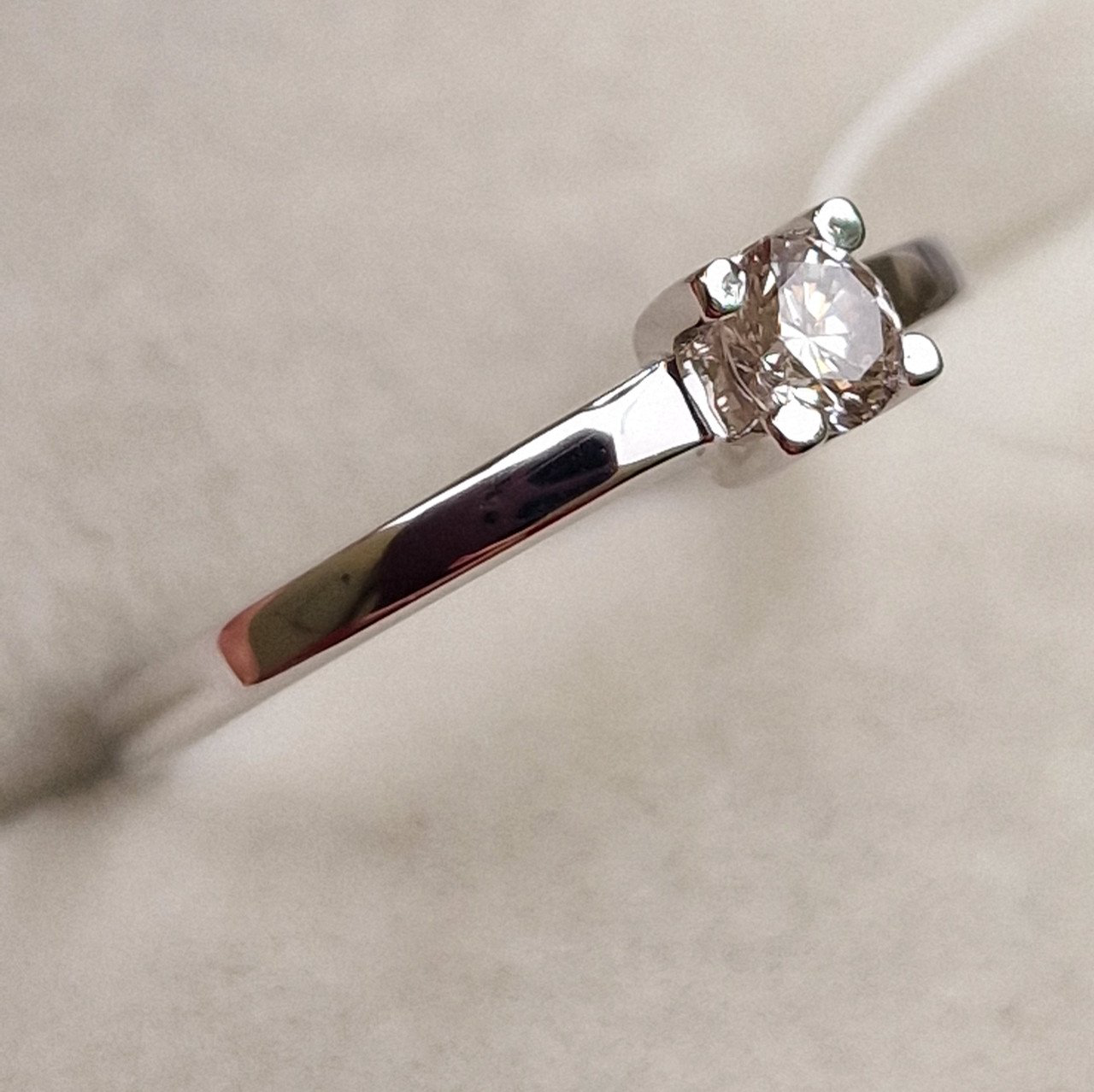 Кольцо Deimantas 98703306 16,5р 1,21гр 0,17ct. купить,NaN