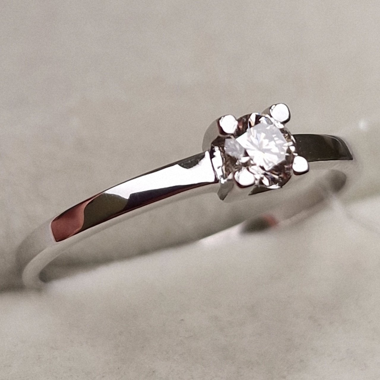 Кольцо Deimantas 98703306 16,5р 1,21гр 0,17ct. купить,NaN
