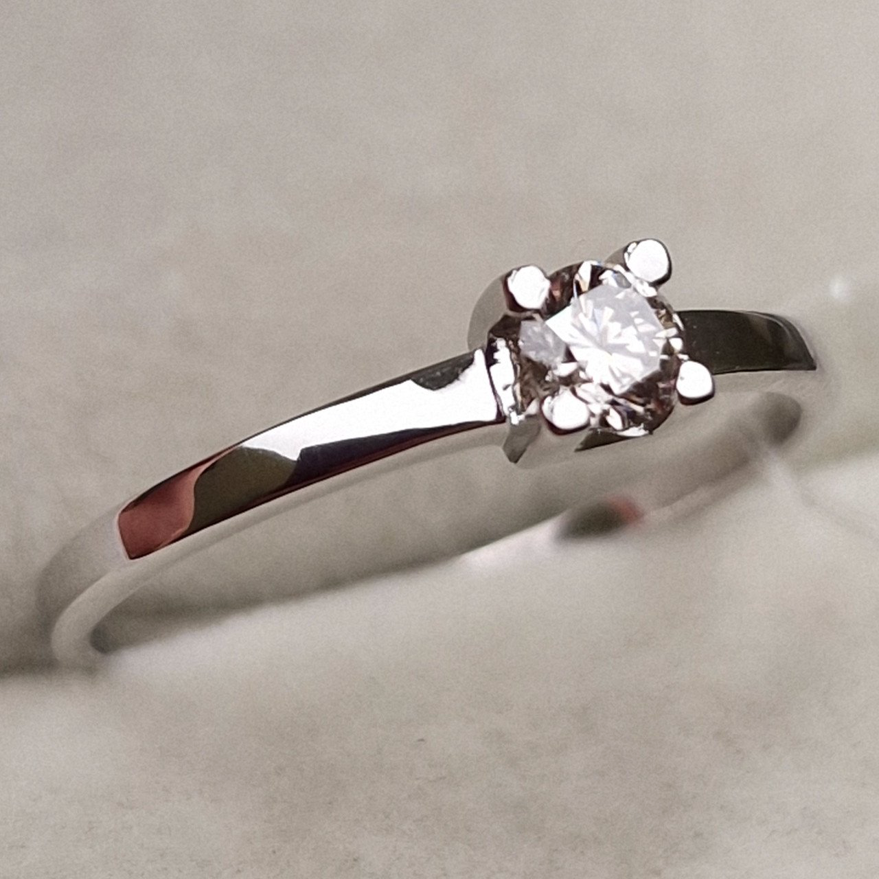 Кольцо Deimantas 98703306 16,5р 1,21гр 0,17ct. купить,NaN