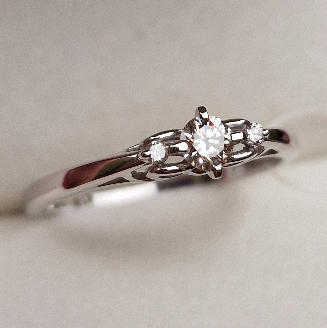 Кольцо Deimantas 98703310 18р 1,76гр 0,19ct. купить,NaN